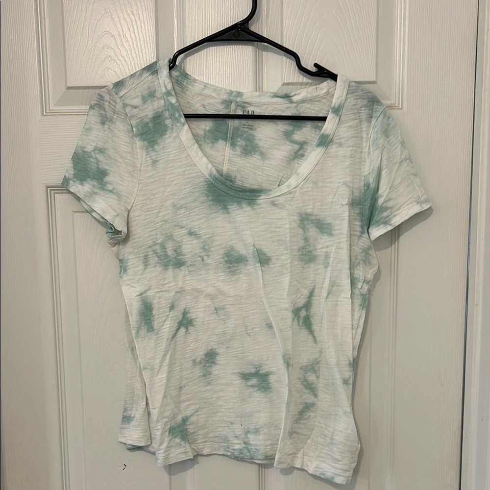 GAP White and Green Fitted Short Sleeve Tee MUST BUNDLE
